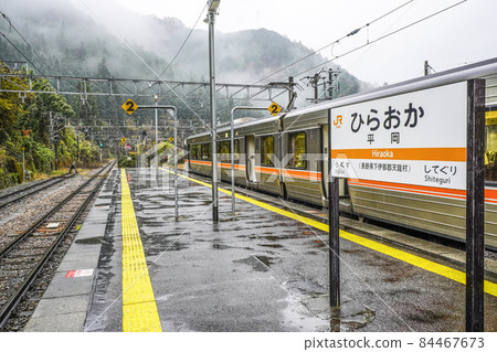 Hikyo Station on the Iida Line, which is stopped at Hiraoka Station Hikyo Station on the Iida Line, which is stopped at Hiraoka Station 84467673