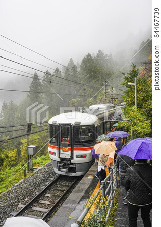 Hikyo Station on the Iida Line, which is stopped at Nakaisamurai Station Hikyo Station on the Iida Line, which is stopped at Nakaisamurai Station 84467739