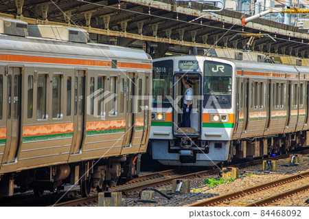 名古屋站聯合工作的中央線211系列列車 名古屋站聯合工作的中央線211系列列車 84468092