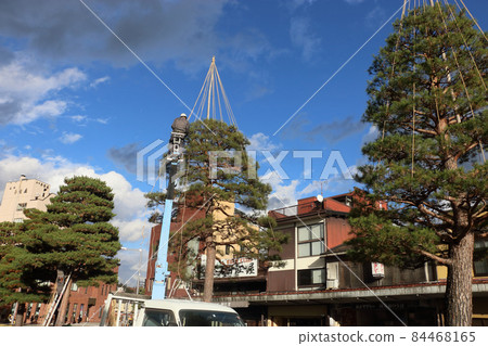 Yukitsuri work in Hida Takayama Jinyamae Square 84468165