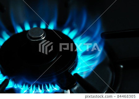 Flame of the gas stove in the ignited kitchen Close-up from diagonally above High brightness Flame of the gas stove in the ignited kitchen Close-up from diagonally above High brightness 84468305