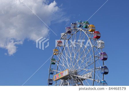 Ferris wheel in Arakawa Amusement Park in Nishiogu, Arakawa-ku, Tokyo Ferris wheel in Arakawa Amusement Park in Nishiogu, Arakawa-ku, Tokyo 84468579