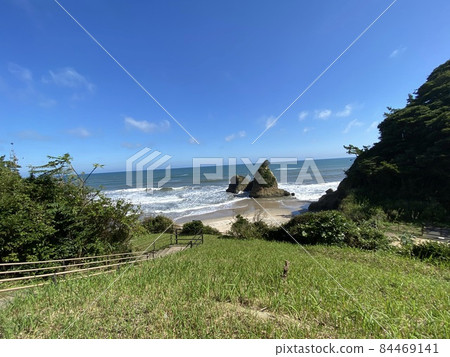 Monopolize the blue sky and the beach Monopolize the blue sky and the beach 84469141