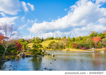 秋季大阪世博公園的日本庭園 秋季大阪世博公園的日本庭園 84469897