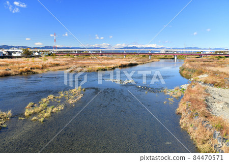 日野大橋 / 多摩川上游 / 仰望立比橋（東京都日野市） [2021.11] 84470571