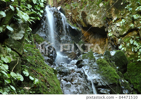 Third waterfall Third waterfall 84471510