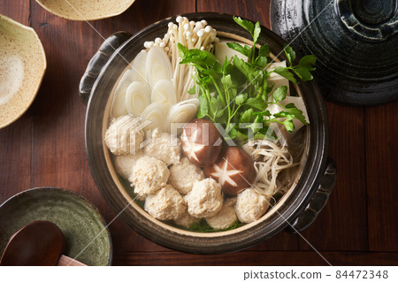 Chicken dumpling pot 84472348