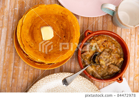 Pancakes with butter and mochanka of meat and mushrooms 84472978