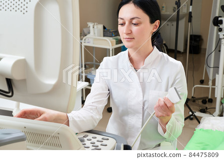 Gynecologist doing ultrasound scan in modern clinic 84475809