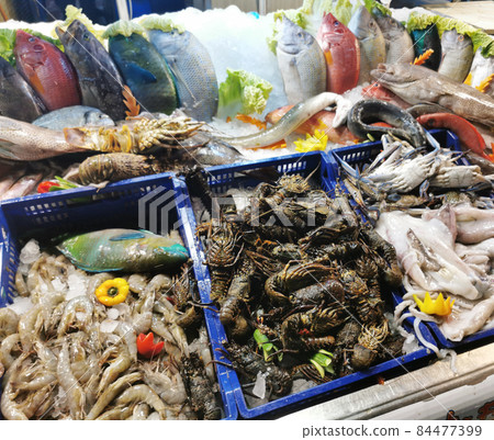 Fish market 84477399