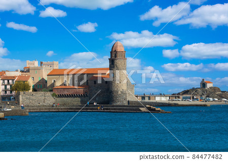 Old town of Collioure, France, a popular resort town on Mediterranean sea Old town of Collioure, France, a popular resort town on Mediterranean sea 84477482