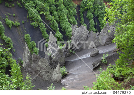 由冷卻熔岩形成的中國金剛大峽谷的意外景觀 84479270