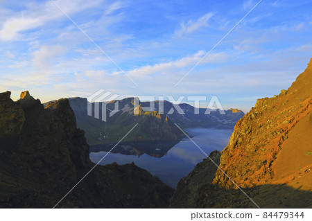 從中國北部看白頭山天地 84479344