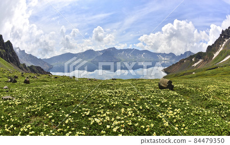 從中國北部看白頭山天地 84479350