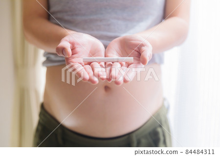 Cigarettes and pregnant women Cigarettes and pregnant women 84484311