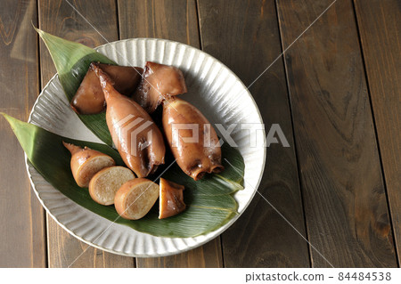 Take a bird's-eye view of the squid rice of the local cuisine on the bamboo leaves Take a bird's-eye view of the squid rice of the local cuisine on the bamboo leaves 84484538