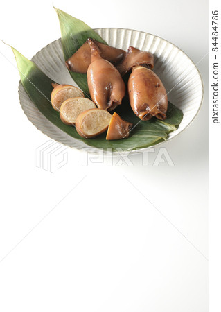 Taking a picture of squid rice, a local dish on bamboo leaves, on a white background 84484786