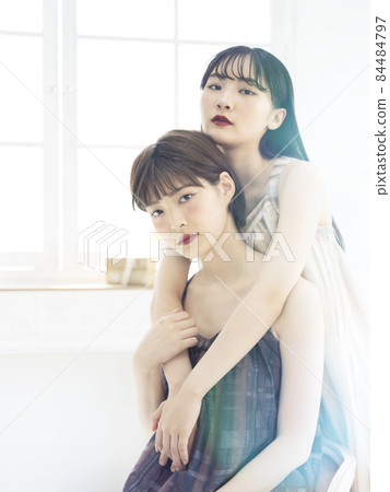 兩個女人的肖像,美容形象,化妝品,護膚 兩個女人的肖像,美容形象,化妝品,護膚 84484797
