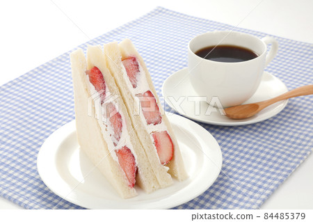 Fruit sandwich  84485379