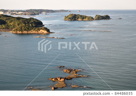 Tanabe Bay / Kashima (View from Hotel Harvest Nanki Tanabe) [Tanabe City, Wakayama Prefecture] 84486035