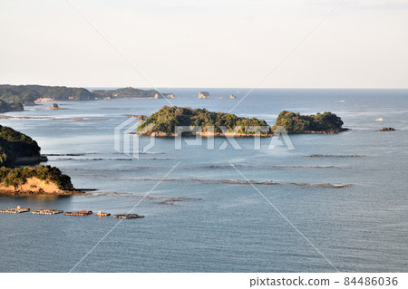 Tanabe Bay / Kashima (View from Hotel Harvest Nanki Tanabe) [Tanabe City, Wakayama Prefecture] 84486036