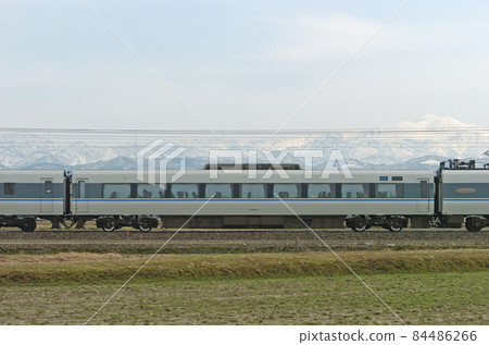 北陸本線 三河加賀笠間 JR 西 681 系列 T03 編隊（金澤） ③ 茂葉 681-5 海邊 84486266