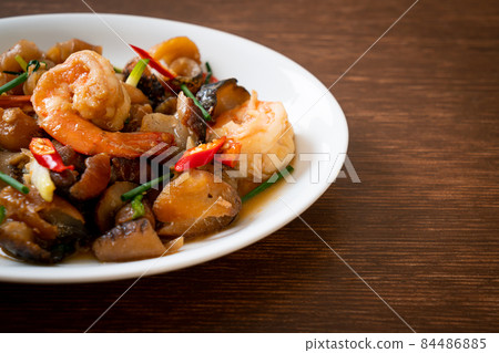 Stir-Fried Sea Cucumber with Shrimps 84486885