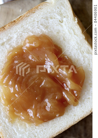 Plenty of peanut cream spread on bread Plenty of peanut cream spread on bread 84486901