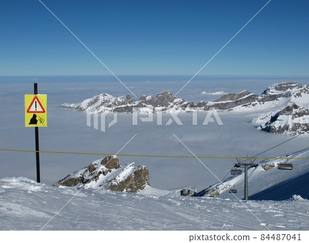 Cliffs, danger sign, mountains and sea of fog, Titlis 84487041