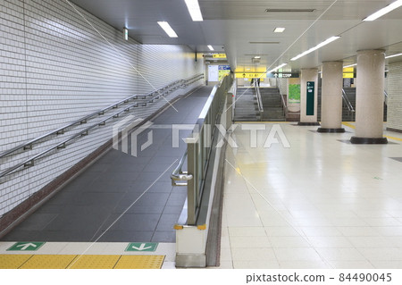 Station slope barrier-free 84490045
