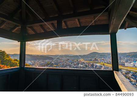 從土岐市區眺望，高山城遺址<岐阜縣土岐市> 84490093