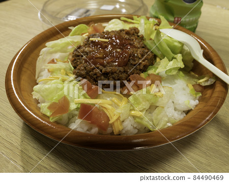 Okinawa convenience lunch "taco rice" 84490469