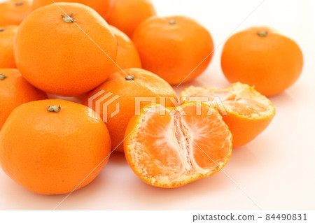 橘子分成兩半 84490831