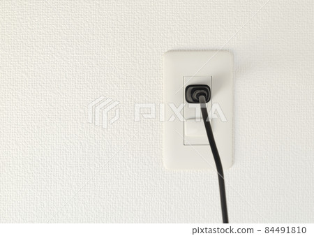 Outlet hole, outlet cover and power plug Electric fire prevention measures Wall outlet Electric shock prevention