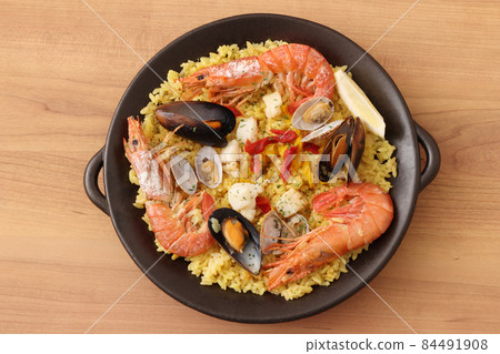 seafood paella 84491908