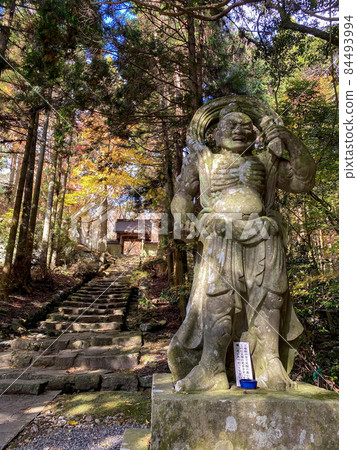 Futagoji Nio statue and autumn leaves Futagoji Nio statue and autumn leaves 84493994