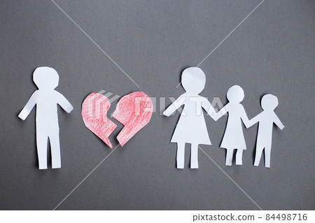 Paper chain cut family with broken heart on gray background. Divorce and broken family concept Paper chain cut family with broken heart on gray background. Divorce and broken family concept 84498716