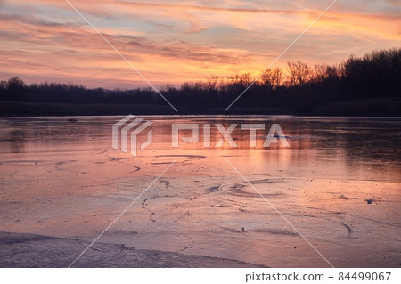 Frozen lake surface 84499067