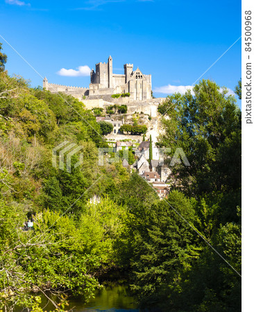 Beynac et Cazenac in Dordogne, France Beynac et Cazenac in Dordogne, France 84500968