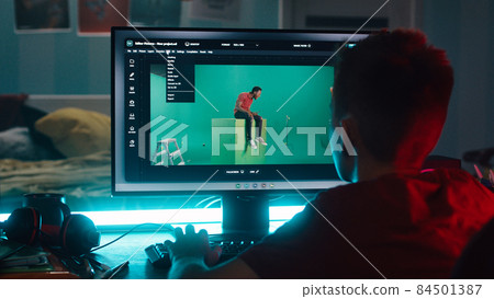 Teenager using 3D software on computer 84501387