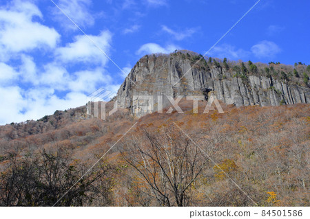 A rocky mountain in autumn 84501586