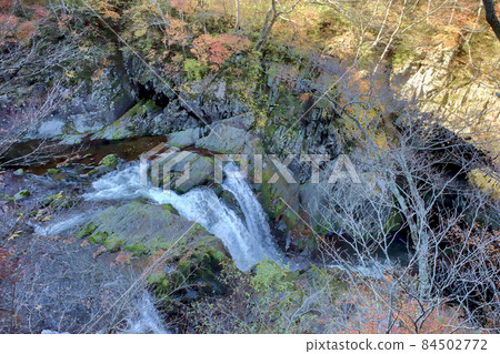 Late autumn waterfall 84502772
