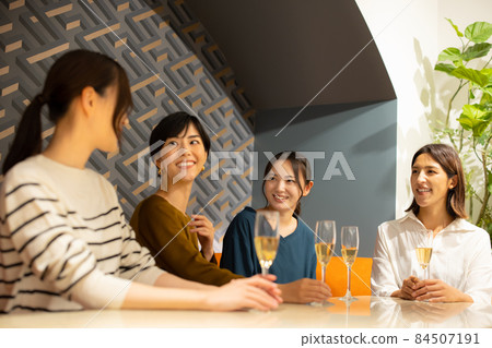 酒會女會 84507191