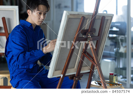 Young student painting oil painting 84507574