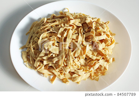 Low-carbohydrate food slices of tofu skin Low-carbohydrate food slices of tofu skin 84507789