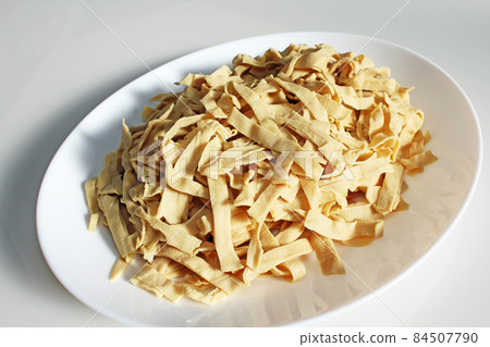 Low-carbohydrate food slices of tofu skin 84507790