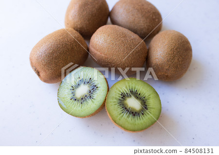 Kiwifruit Hayward when it's ready to eat 84508131