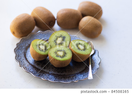 Kiwifruit Hayward when it's ready to eat 84508165