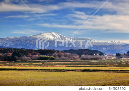 Gassan from the Shonai Plain in December Gassan from the Shonai Plain in December 84508892