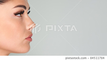 Portrait of a beautiful woman with long eyelashes Portrait of a beautiful woman with long eyelashes 84511784